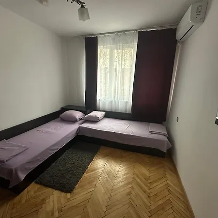 за гости моника Апартамент *