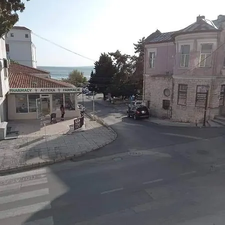 за гости моника 아파트 발치크