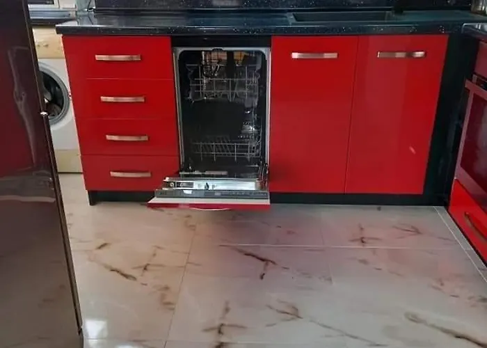 за гости моника